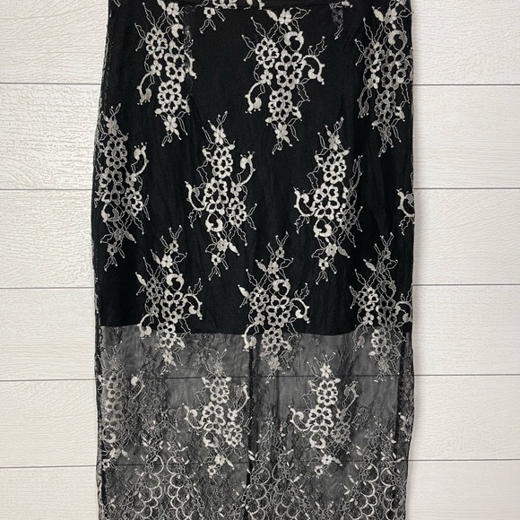 Lovers + Friends Black Lace Skirt Medium - Picture 7 of 12